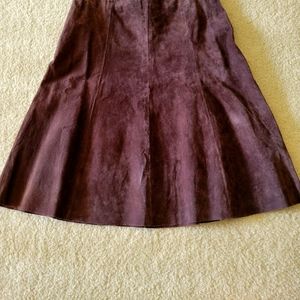 Daisy Fuentes Chocolate Brown Suede Knee lenth Skirt - Size 2